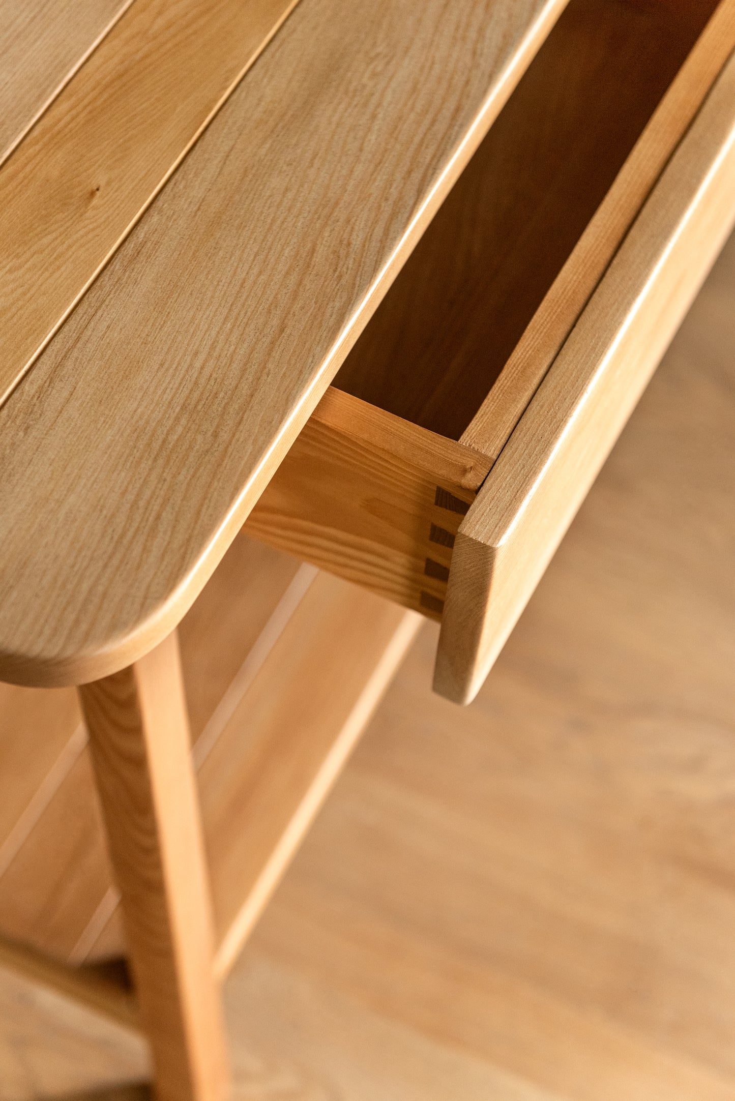 Velador Greene con repisa