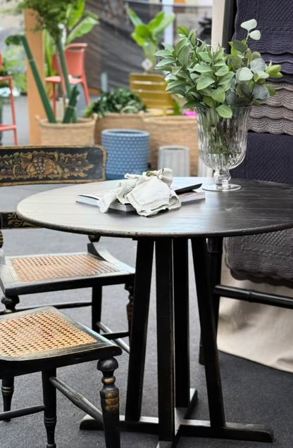 Mesa lateral Georgian